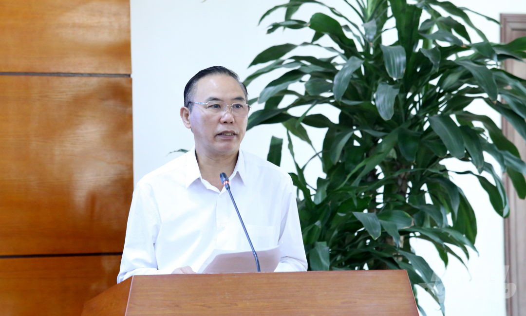 Thứ trưởng Bộ NN-PTTN Phùng Đức Tiến phát biểu tại Hội nghị trực tuyến về phát triển ngành tôm năm 2021 và triển khai chiến lược phát triển thủy sản đến năm 2030, tầm nhìn đến năm 2045. Ảnh: Minh Phúc.