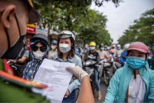 Phòng Cảnh sát giao thông Công an Hà Nội sẽ chỉ cấp giấy đi đường đối với nhóm cán bộ, công chức, công nhân viên, người lao động trực tiếp thực hiện các hoạt động dịch vụ công ích thiết yếu.