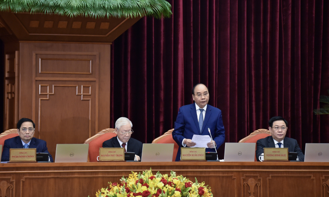 Ủy viên Bộ Chính trị, Chủ tịch nước Nguyễn Xuân Phúc điều hành phiên khai mạc Hội nghị Trung ương 4. Ảnh: VGP/Nhật Bắc.