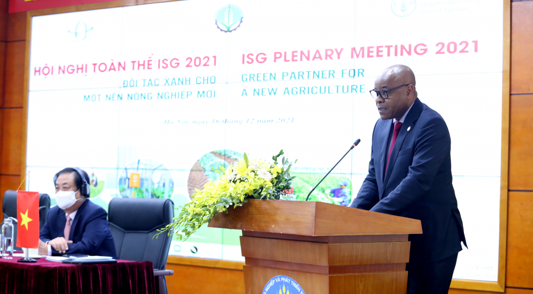 Ông Rémi Nono Womdim, Trưởng đại diện Tổ chức Lương thực và Nông nghiệp của Liên Hợp Quốc tại Việt Nam phát biểu tại hội nghị. Ảnh: Minh Phúc.