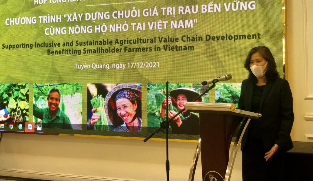 The conference summarizing the program 'Building a sustainable vegetable value chain with smallholder farmers in Vietnam' for the 2017-2021 period was held in Tuyen Quang province on December 17, 2021.