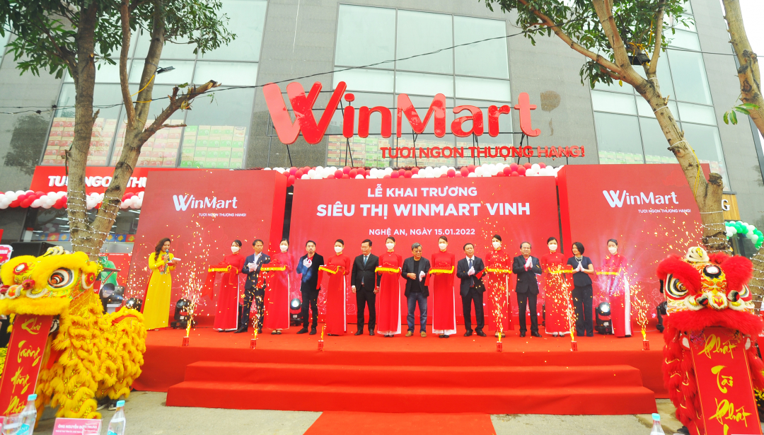 WinCommerce cắt băng khai trương siêu thị đầu tiên với tên gọi Winmart tại TP. Vinh, Nghệ An. Ảnh: WM.
