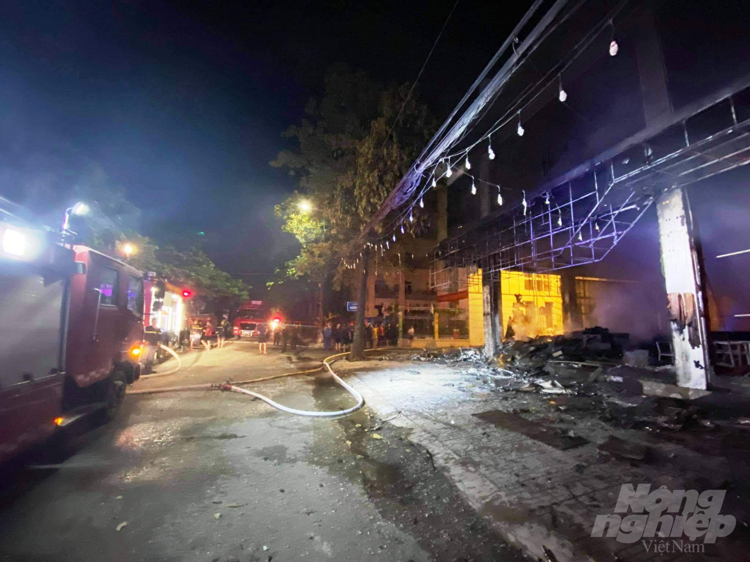 Khoảng 0 giờ 5 phút ngày 15/6, người dân nghe thấy tiếng nổ lớn, kèm theo ánh lửa phát ra tại phòng trà Fill (146 đường Đinh Công Tráng, thành phố Vinh, Nghệ An).