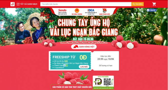 Farmers livestreamed the sale of lychees on Sendo, and consumers can also order directly the products on this application. Photo: Trung Quan.