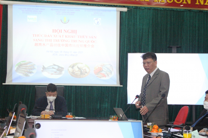 Ông Ngô Xuân Nam, Phó Giám đốc Văn phòng SPS Việt Nam, chia sẻ các quy định mới về ATTP đáp ứng quy định SPS đối với thủy sản Việt Nam xuất khẩu vào Trung Quốc. Ảnh: Trung Quân.