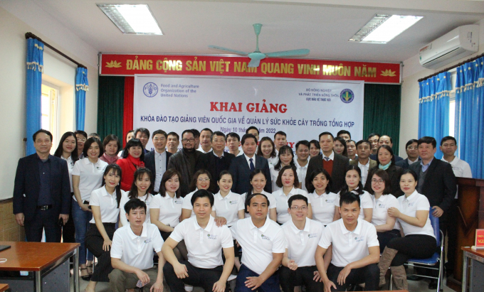 These future trainers will be well trained, consolidate their knowledge of IPM, and update new knowledge in IPHM based on a set of documents that have been consolidated and approved for nationwide application. Photo: Trung Quan.