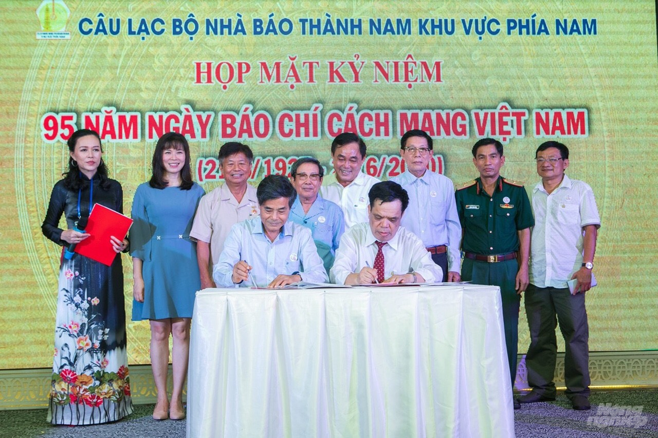 Lễ ký kết bản ghi nhớ hợp tác giữa CLB Nhà báo Thành Nam với CLB Doanh nhân Nam Định tại TP.HCM. Ảnh: Minh Sáng.