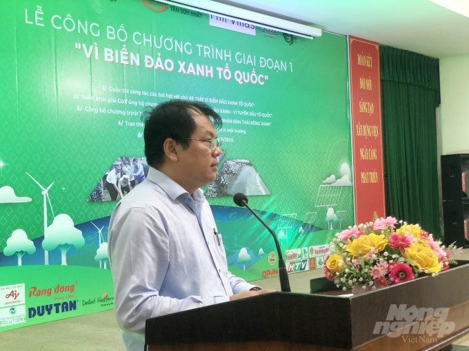 ông Ngô Xuân Chinh, Phó chủ tịch HANE công bố phát động sáng tác ca khúc về 'Biển đảo xanh Tổ quốc'. Ảnh: Minh Vương. 