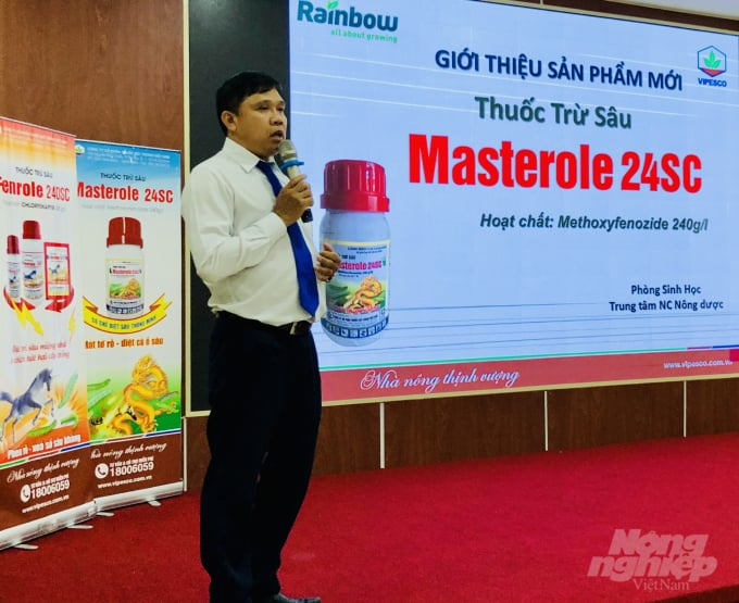 Thạc sĩ Phan Đức Sơn, Phó Giám đốc Trung tâm Nghiên cứu và Phát triển Nông dược (Vipesco) giới thiệu về dòng sản phẩm mới trong Chương trình Vipesco đồng hành cùng khách hàng năm 2020. Ảnh: MS. 