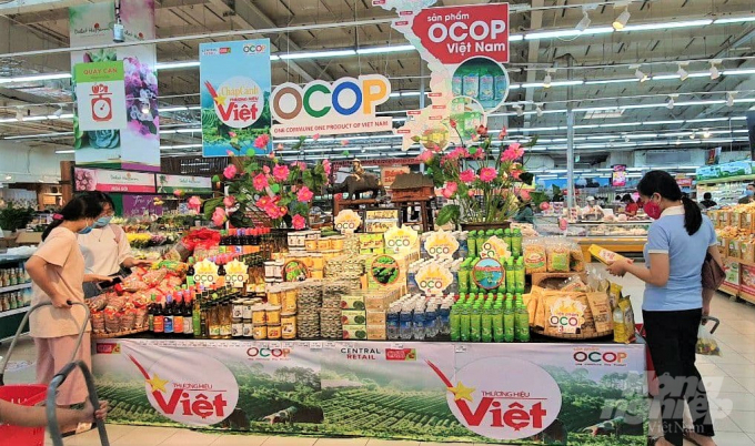 Central Retail Việt Nam đã ký kết hợp đồng tiêu thụ 21 sản phẩm OCOP Đồng Nai vào kinh doanh tại 2 siêu thị Big C Đồng Nai, Big C Tân Hiệp để kịp thời đáp ứng nhu cầu mua sắm dịp tết Nguyên Đán sắp tới của người dân. Ảnh: AV.