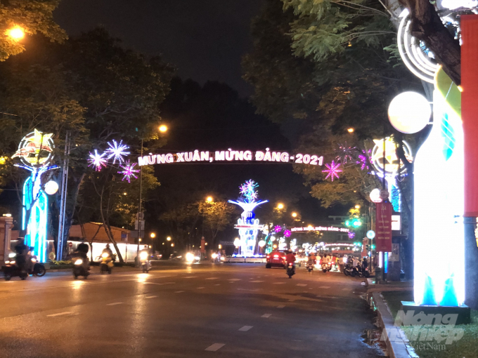 Các con đường lớn tại trung tâm Thành phố như Lê Duẩn, Đồng Khởi, Nguyễn Thị Minh Khai… vắng bóng xe cộ. Ảnh: MS.