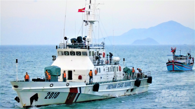 Các Tổ hợp tác đánh bắt xa bờ giúp nhau vươn khơi được dài ngày, xa hơn và hỗ trợ tìm kiếm cứu hộ cứu nạn trên biển, bảo vệ chủ quyền quốc gia, khu đặc quyền kinh tế. Ảnh: Trần Huy.