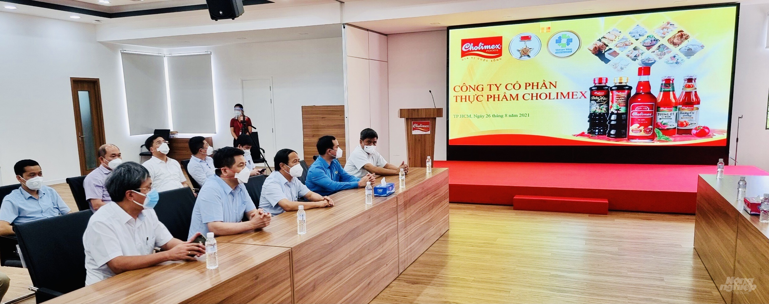 Công ty CP Thực phẩm Cholimex (KCN Vĩnh Lộc, quận Bình Tân) cũng thực hiện '3 tại chỗ' cho công nhân. Ảnh: Minh Sáng.