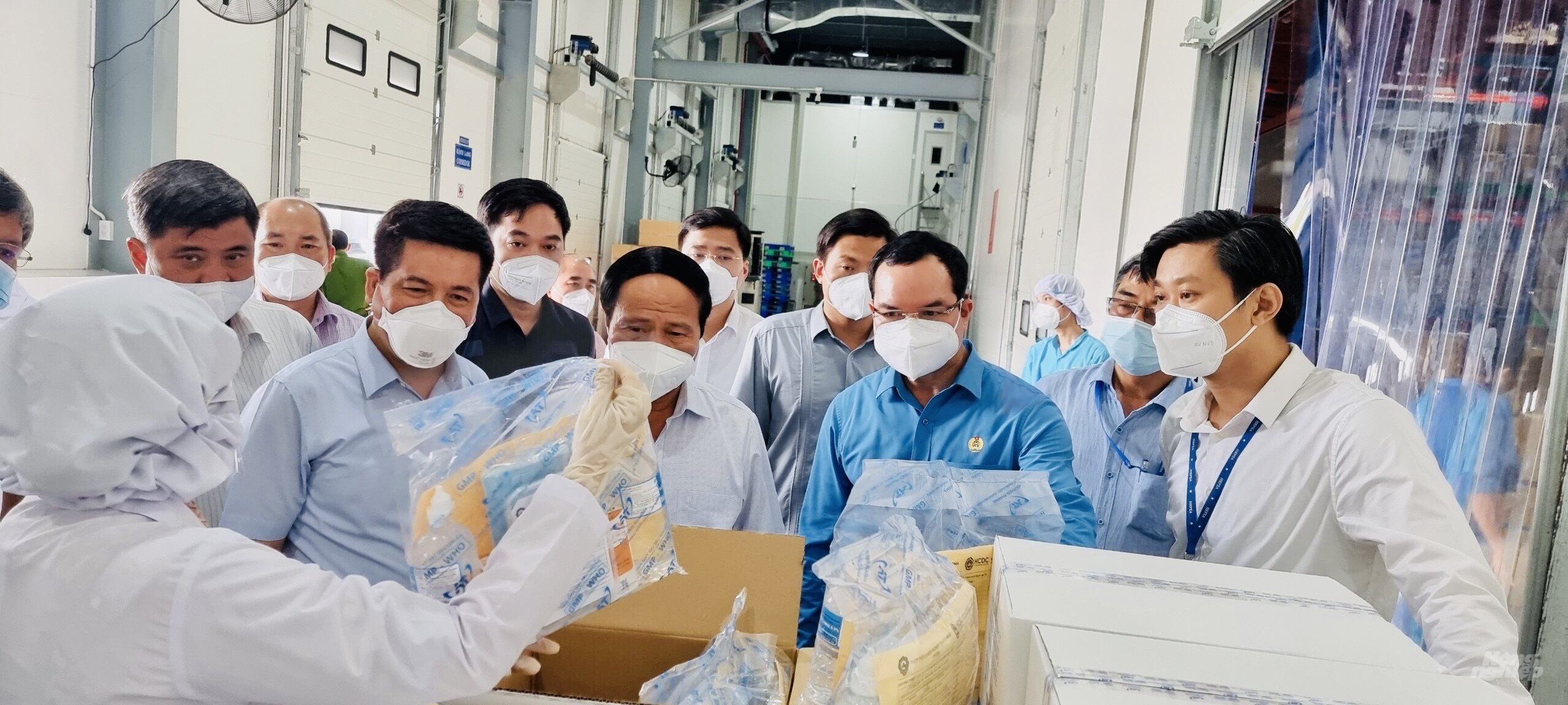 Phó Thủ tướng Lê Văn Thành biểu dương tinh thần vượt khó của các doanh nghiệp trong mùa dịch để duy trì sản xuất. Ảnh: Minh Sáng.