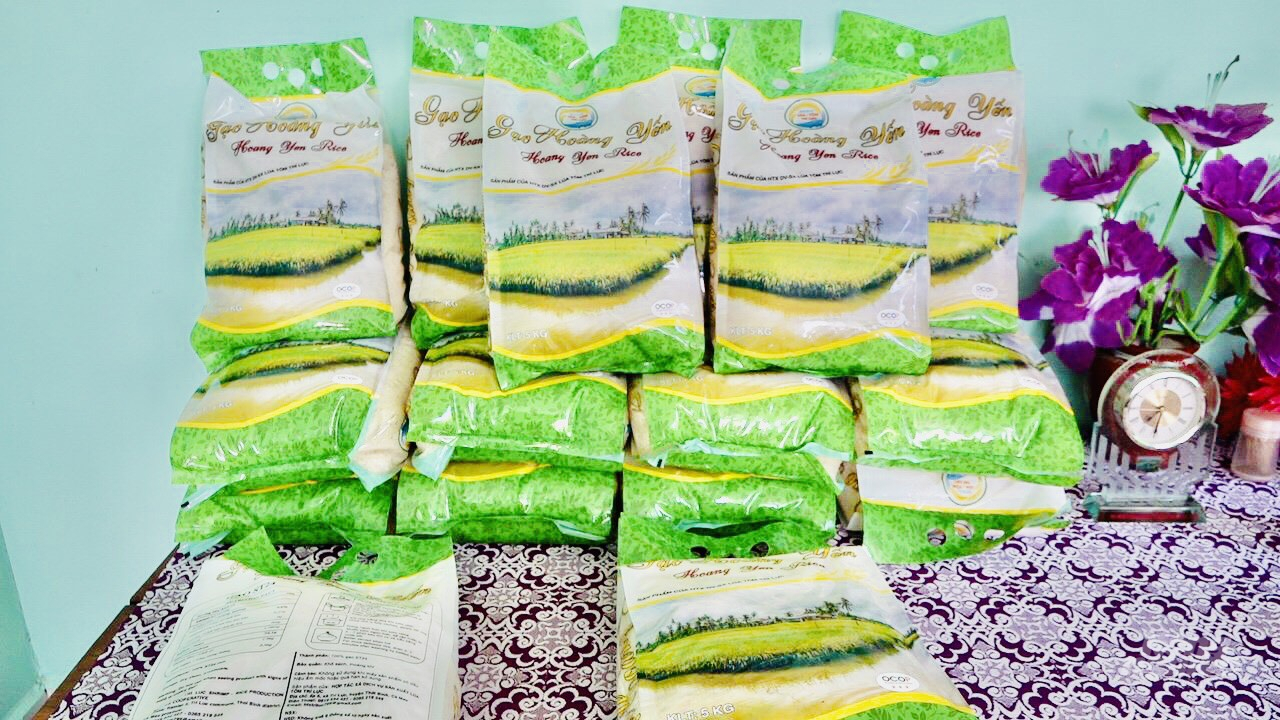  Sản phẩm gạo từ mô hình tôm - lúa của HTX Trí Lực, huyện Thới Bình. Ảnh: Minh Sáng.