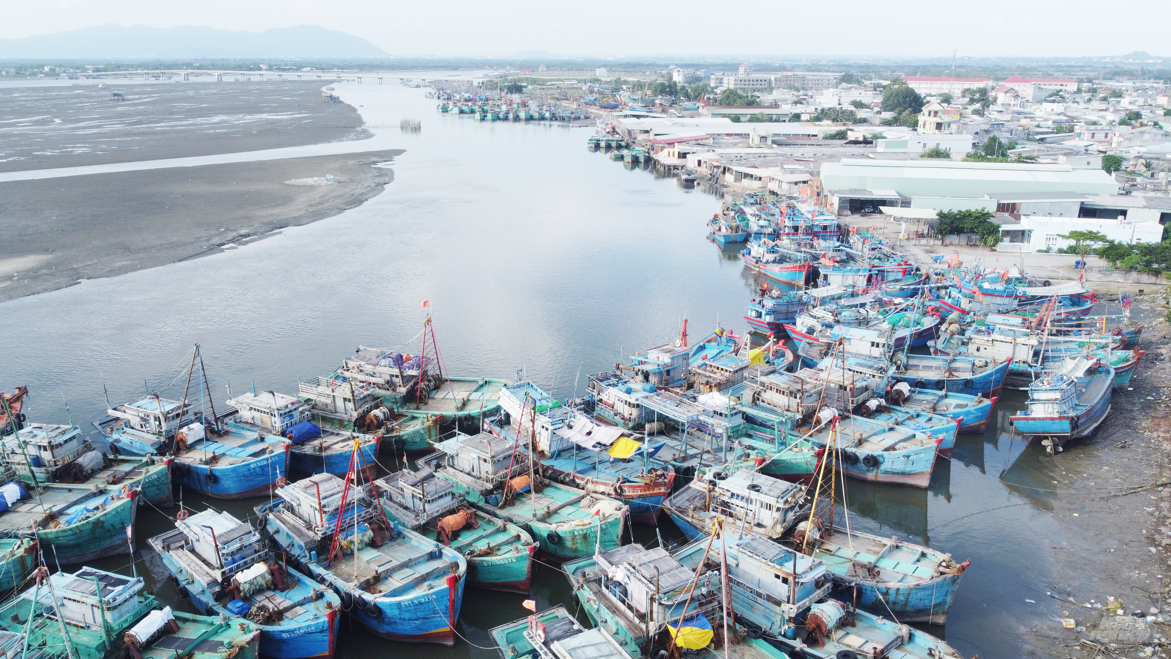 Many boats have to anchor for many days at the wharf because of social distancing in Ba Ria – Vung Tau Province Photo: Minh Sang.
