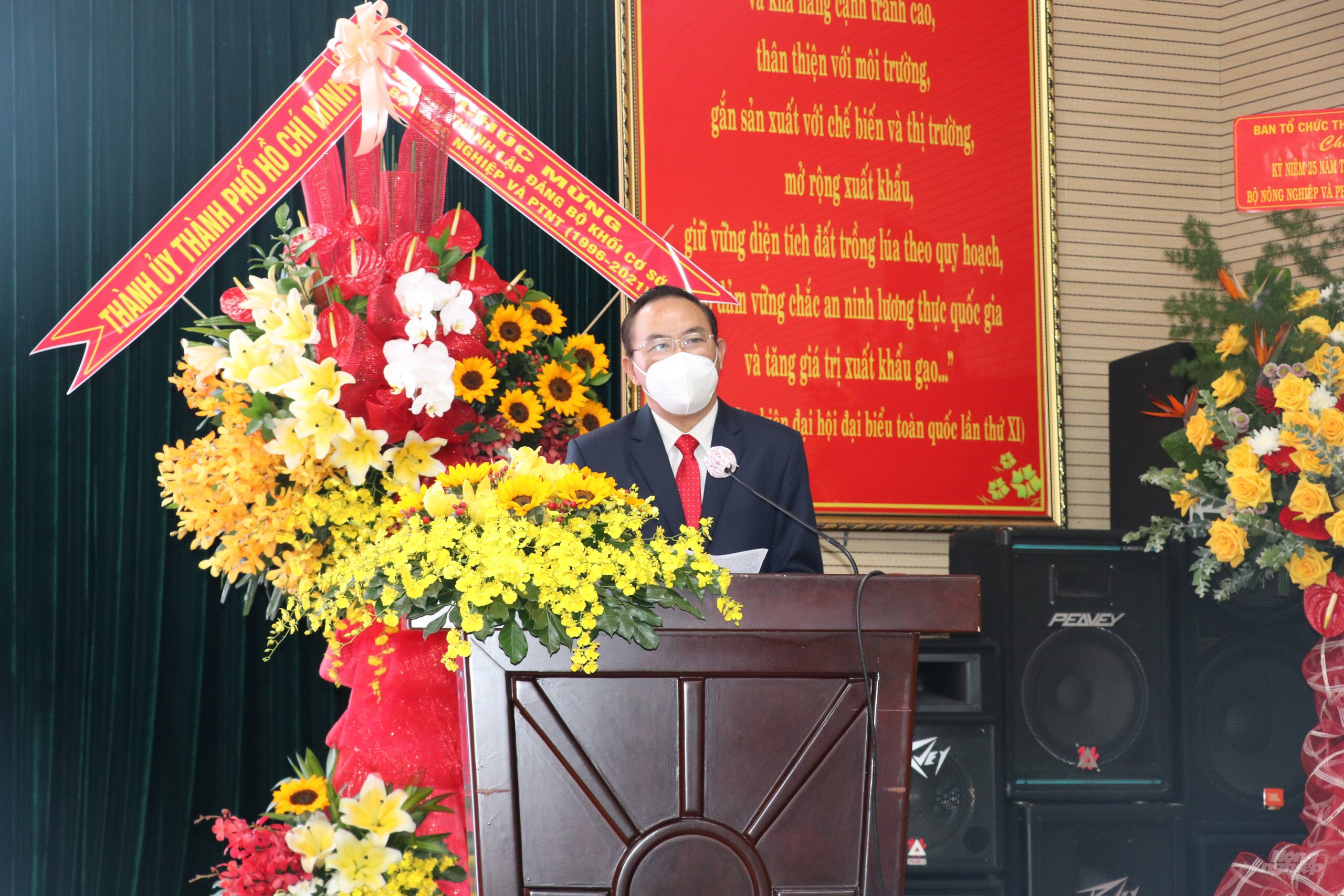 Uỷ viên Ban Cán sự Đảng, Thứ trưởng Bộ NN-PTNT Phùng Đức Tiến phát biểu chỉ đạo tại Lễ kỷ niệm. Ảnh: Minh Sáng.