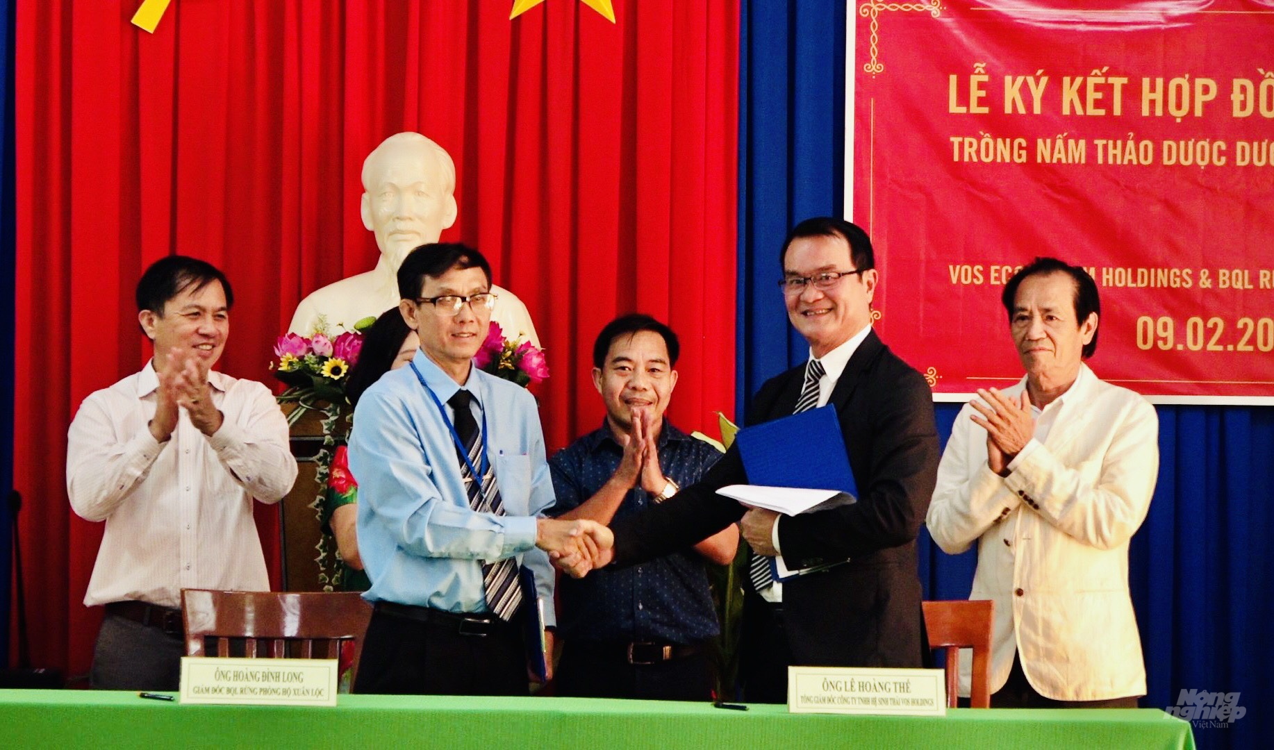 The signing ceremony. Photo: Minh Sang.