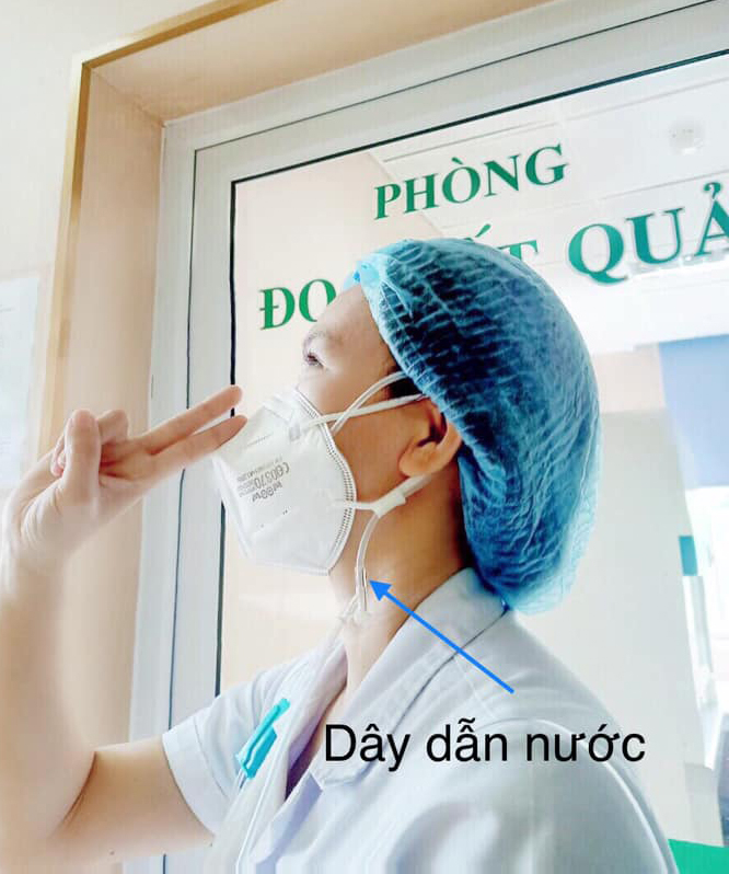 Dây dẫn nước lên má. Ảnh: Trung Hiếu.