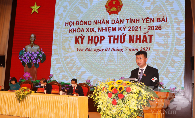 Ông Trần Huy Tuấn - Chủ tịch UBND tỉnh Yên Bái khóa XIX, nhiệm kỳ 2021 - 2026 phát biểu trước HĐND tỉnh Yên Bái. Ảnh: Thái Sinh.