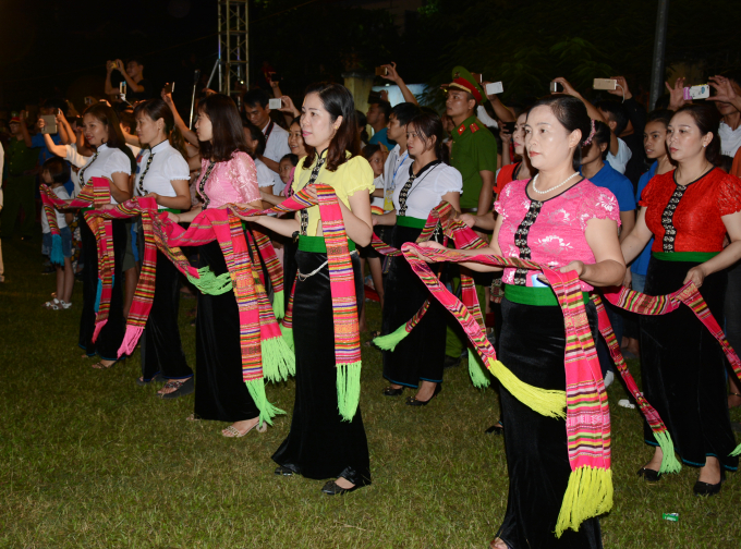 Nghệ thuật xòe Thái đã được UNESCO vinh danh là Di sản phi vật thể đại diện của nhân loại. Ảnh: Thái Sinh.