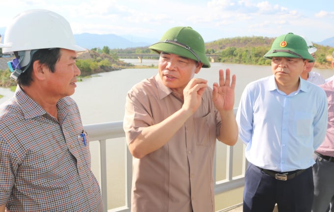 Bộ trưởng Bộ NN-PTNT Nguyễn Xuân Cường cho biết, hệ thống thủy lợi Tân Mỹ khi hoàn thành sẽ giúp tỉnh Ninh Thuận khắc phục tình trạng hạn hán. Ảnh: Kim Sơ.
