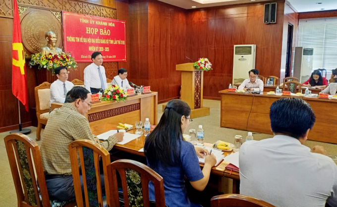 Bí thư Tỉnh ủy Khánh Hòa Nguyễn Khắc Định, cho biết, Khánh Hòa đặt mục tiêu sẽ phấn đấu trở thành trung tâm kinh tế biển, du lịch, dịch vụ lớn của cả nước đến năm 2025. Ảnh: Kim Sơ.