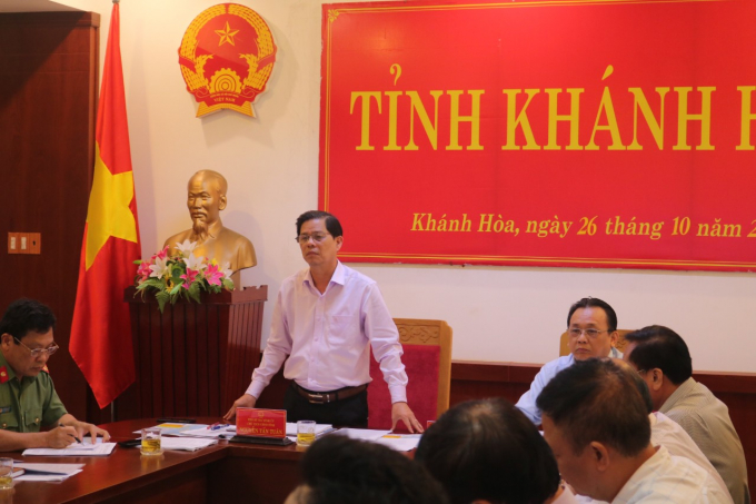 Chủ tịch tỉnh Khánh Hòa Nguyễn Tấn Tuân đề nghị các địa phương tuyệt đối không lơ là bão số 9. Ảnh: KS.