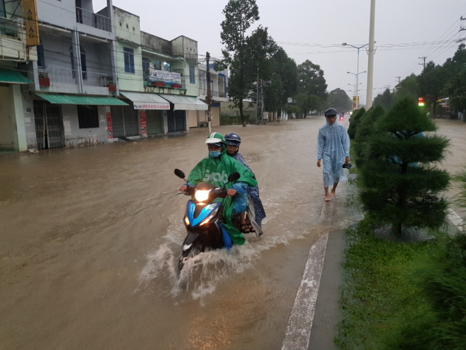 Hiện tỉnh Khánh Hòa vẫn đang mưa lớn nên tỉnh Khánh Hòa tiếp tục cho học sinh nghỉ học. Ảnh: KS.