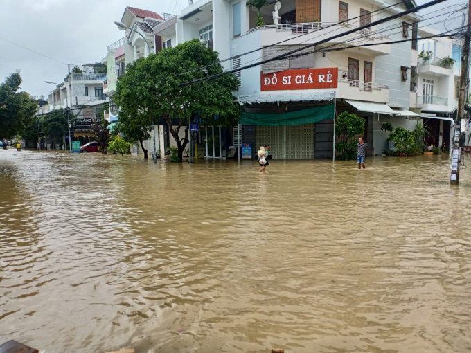 Do mưa lớn nên nhiều tuyến đường TP Nha Trang bị ngập, nhưng hiện nước đã rút. Ảnh: KS.