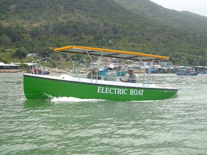 Cano du lịch đầu tiên trong seri Eectric Boat 2021 vừa hạ thủy chiếc đầu tiên. KS.