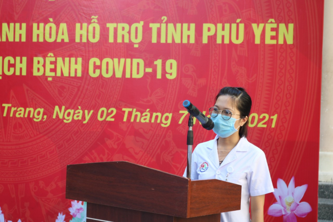 Bác sỹ Trần Thị Thanh Trâm phấn khởi khi lên đường hỗ trợ Phú Yên phòng, chống dịch Covid-19. Ảnh: KS.