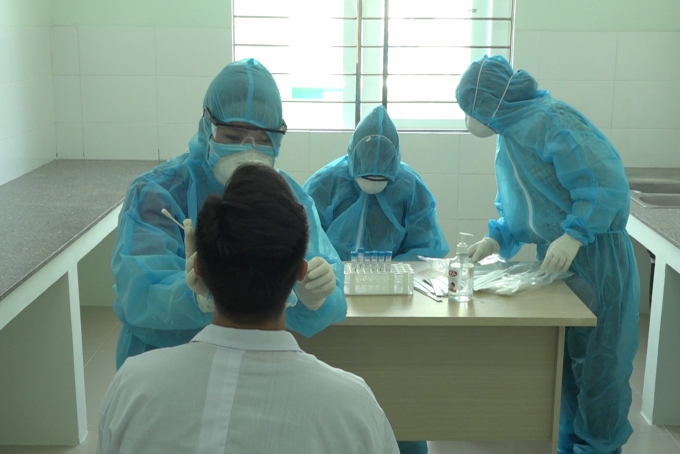 Khánh Hòa đang đẩy mạnh lấy mẫu tầm soát cộng đồng, nhằm phòng chống dịch bệnh Covid-19. Ảnh: MP.