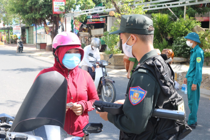 Tỉnh Khánh Hòa áp dụng các biện pháp phòng, chống dịch bệnh Covid-19 tương ứng với từng mức độ nguy cơ ở thôn, tổ dân phố. Ảnh: KS.