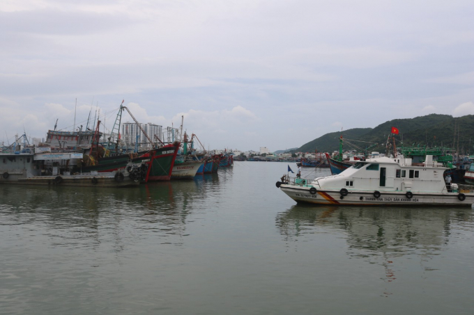 Tỉnh Khánh Hòa cho ngưng các hoạt động đánh bắt, vận chuyển, lưu thông trên biển kể từ 18 giờ ngày 17/12 để ứng phó bão Rai sắp vào biển Đông. Ảnh: KS.