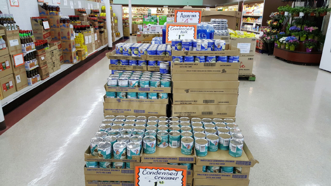 Sữa đặc của Vinamilk bán tại một siêu thị ở Mỹ. Ảnh: Vinamilk.