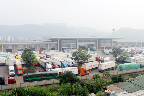 Xuất khẩu hàng hóa qua cửa khẩu Kim Thành (Lào Cai). Ảnh: Ban Quản lý Khu kinh tế Lào Cai.