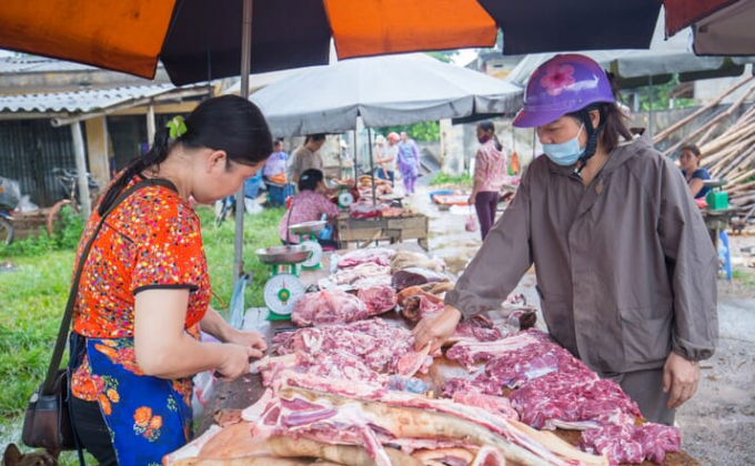 Mua bán thịt lợn ở Philippines. Ảnh: TL.