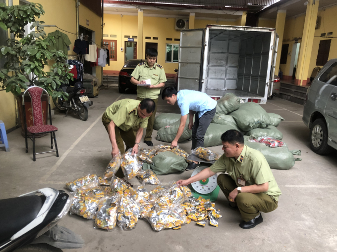 Lô chân gà nhập lậu được phát hiện và thu giữ. Ảnh: Tổng cục QLTT.