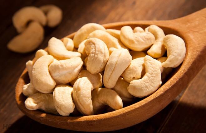 Vietnamese cashew nuts account for the majority of the market share in France. Photo: TL.
