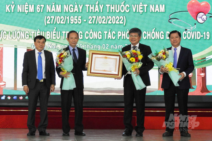 VRG đón nhận bằng khen của Thủ tướng Chính phủ về thành tích phòng chống Covid-19. Ảnh: Thanh Sơn.