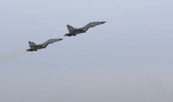 Chiến đấu cơ Su-30 của quân đội Trung Quốc bay diễn tập tại một căn cứ không quân miền bắc nước này. Ảnh: China Military Online.