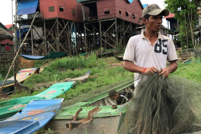 Người dân Kampong Khleang đang là 'những ngư dân không có cá'. Ảnh: Reuters.