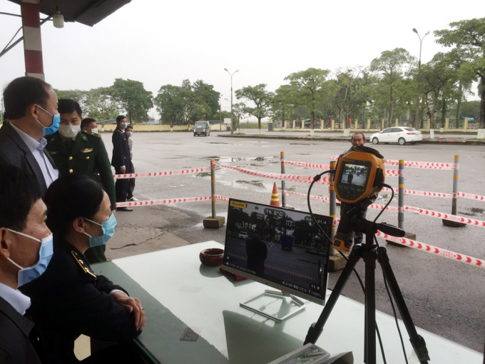 Việc khai báo y tế và đo thân nhiệt đối với công dân khi ra vào địa bàn tỉnh Quảng Ninh là bắt buộc. Ảnh: CTV.