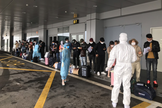 Bệnh nhân nhiễm Covid-19 mới ở Quảng Ninh từng di chuyển trên chuyến bay VN36 từ Đức về Vân Đồn ngày 23/3. Ảnh: CTV