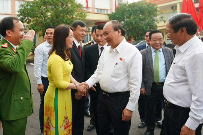 Thủ tướng Nguyễn Xuân Phúc gặp gỡ cử tri huyện An Lão. Ảnh: CTV.
