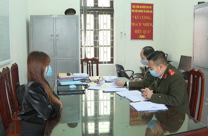 Các trường hợp xuất nhập cảnh trái phép sang Trung Quốc tại cơ quan Công an huyện Tiên Yên (Quảng Ninh). Ảnh: Trần Hoàn.