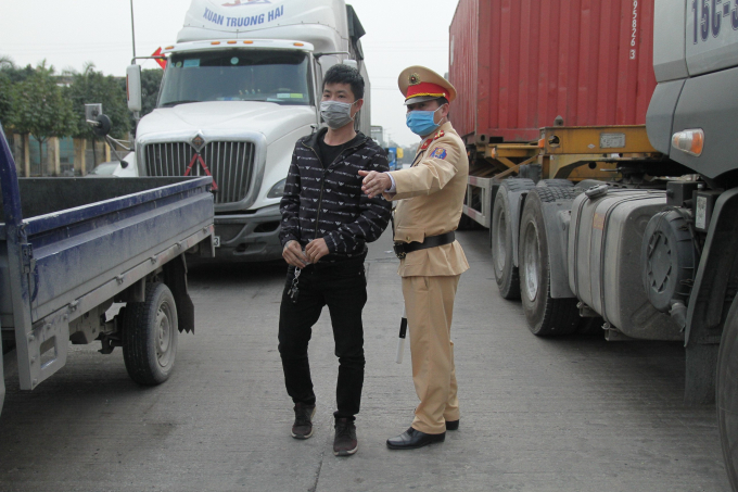 Quảng Ninh tổ chức hoạt động đưa đón cán bộ, công nhân viên làm việc trên địa bàn tỉnh Quảng Ninh đảm bảo công tác phòng chống dịch Covid-19. Ảnh: Anh Thắng.