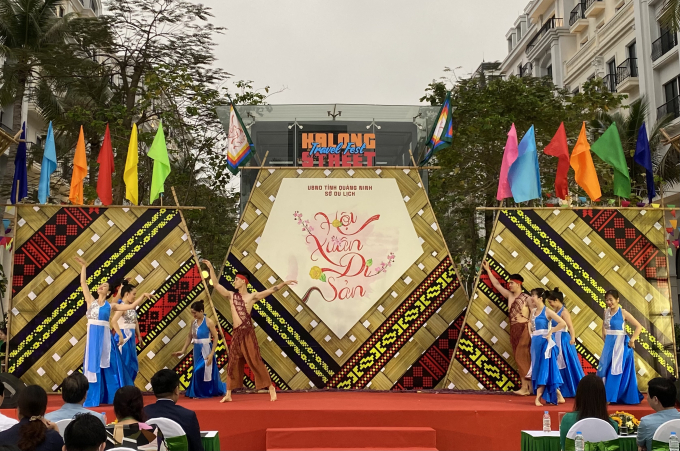 Khai mạc Hội du lịch đường phố Hạ Long với chủ đề 'Hội Xuân Di Sản', sự kiện du lịch đầu tiên trong năm 2021 của tỉnh Quảng Ninh. Ảnh: Anh Thắng.
