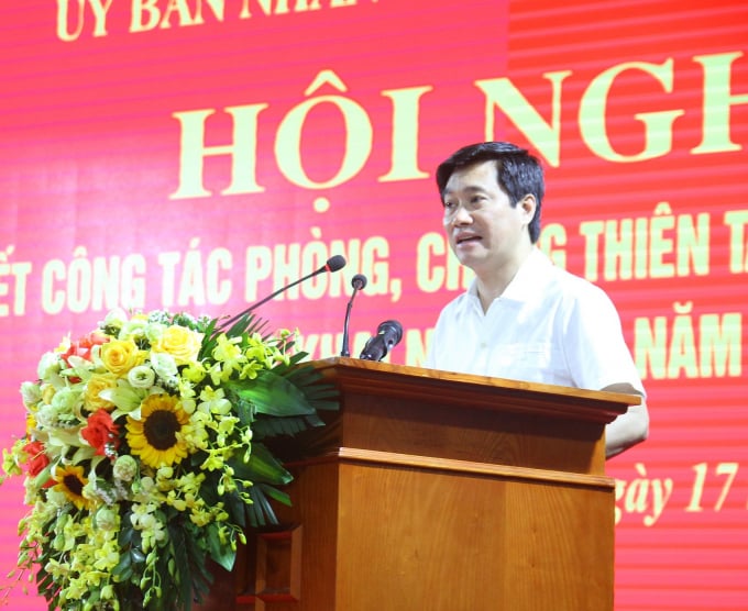 Ông Nguyễn Tường Văn, Chủ tịch UBND tỉnh Quảng Ninh đề nghị ngành nông nghiệp đưa ra các giải pháp tối ưu, giúp người dân bảo vệ tốt diện tích sản xuất nông nghiệp, nhất là khu vực khai thác, nuôi trồng thủy sản. Ảnh: Anh Thắng.